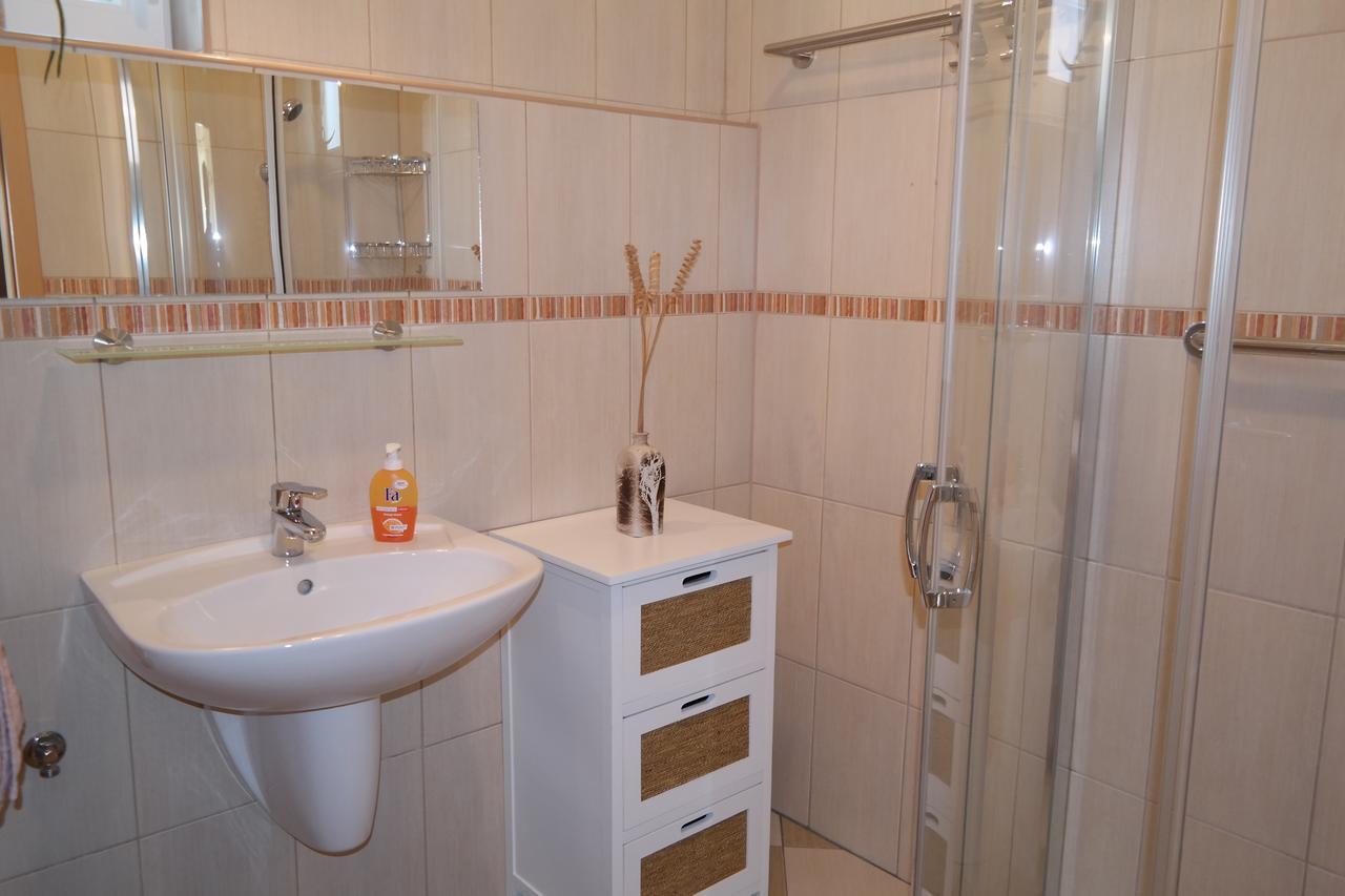 Aramis 3 Apartments Heviz Exterior photo